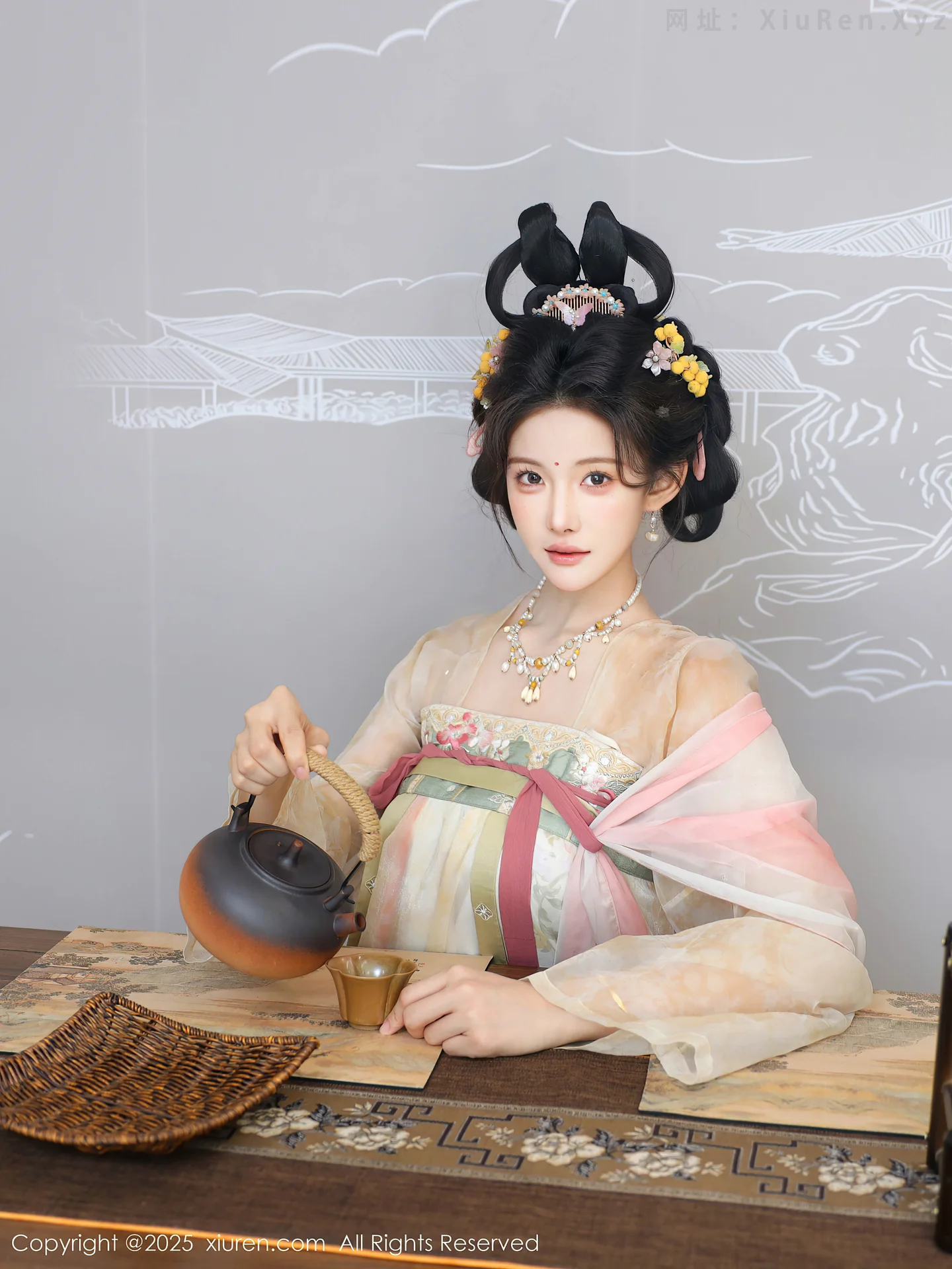 图片[3]-[XiuRen秀人网]VOL.10645 模特梨霜儿古典主题性感浅色古装服饰秀丰腴身材迷人美腿写真82P-秀人网官方网站